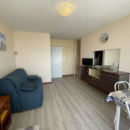 Appartement En Bord De Avec Balcon Et Parking - Fr-1-224c-334 *
