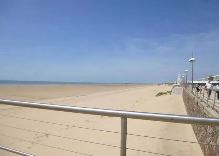 En Bord De Avec Balcon Et Parking - Fr-1-224c-334 *