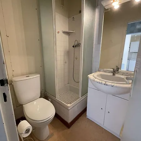 En Bord De Avec Balcon Et Parking - Fr-1-224c-334 *