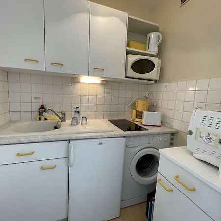 En Bord De Avec Balcon Et Parking - Fr-1-224c-334