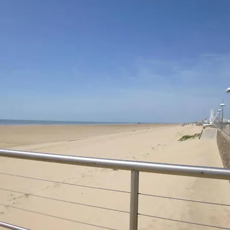 En Bord De Avec Balcon Et Parking - Fr-1-224c-334 *