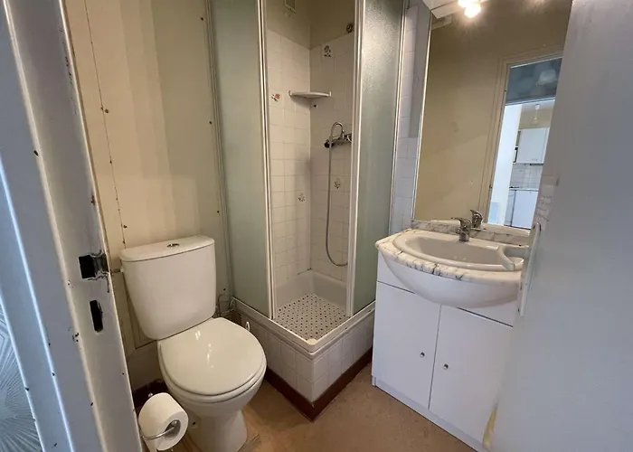 En Bord De Avec Balcon Et Parking - Fr-1-224c-334 *