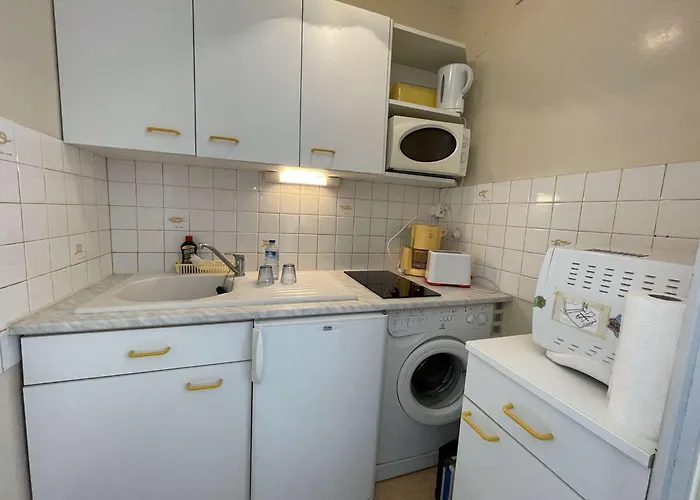 En Bord De Avec Balcon Et Parking - Fr-1-224c-334