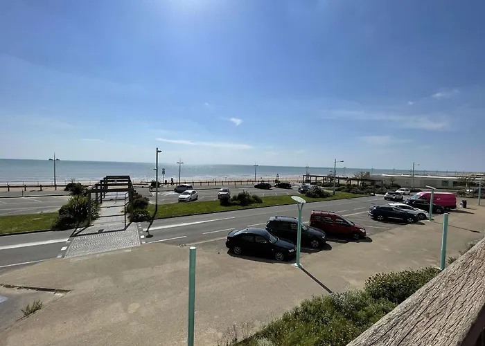 아파트 En Bord De Avec Balcon Et Parking - Fr-1-224c-334